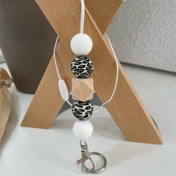 Bracelet Keychain Silicone Wood Beads/Lanyard Teacher Badge Holder Gift Set - Picture 5 of 6